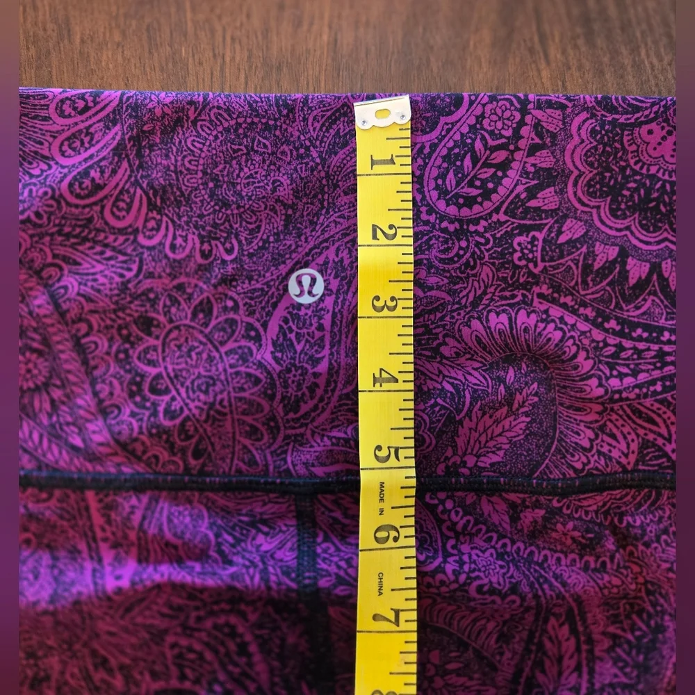 Lululemon Wunder Under Crop Antique Paisley Fuschia/Black paisley‎ leggings, 6